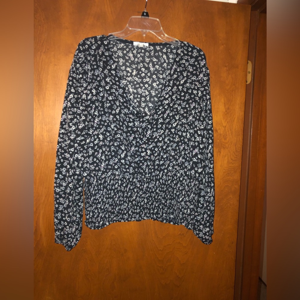 Maurices ruched bottom tie front top size XL
